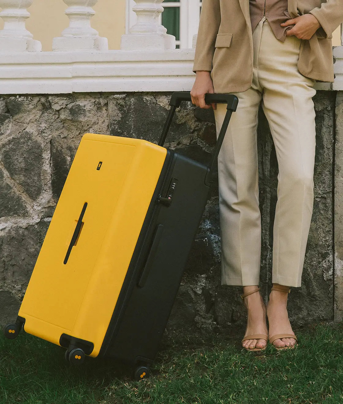 Voyageur Check-In 28''