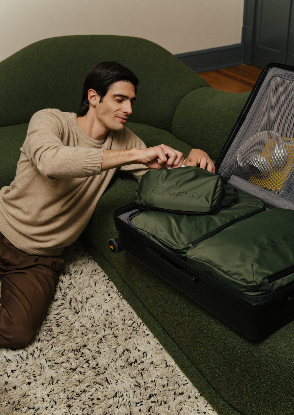Textured Luggage & 6 Packing Cubes Combo