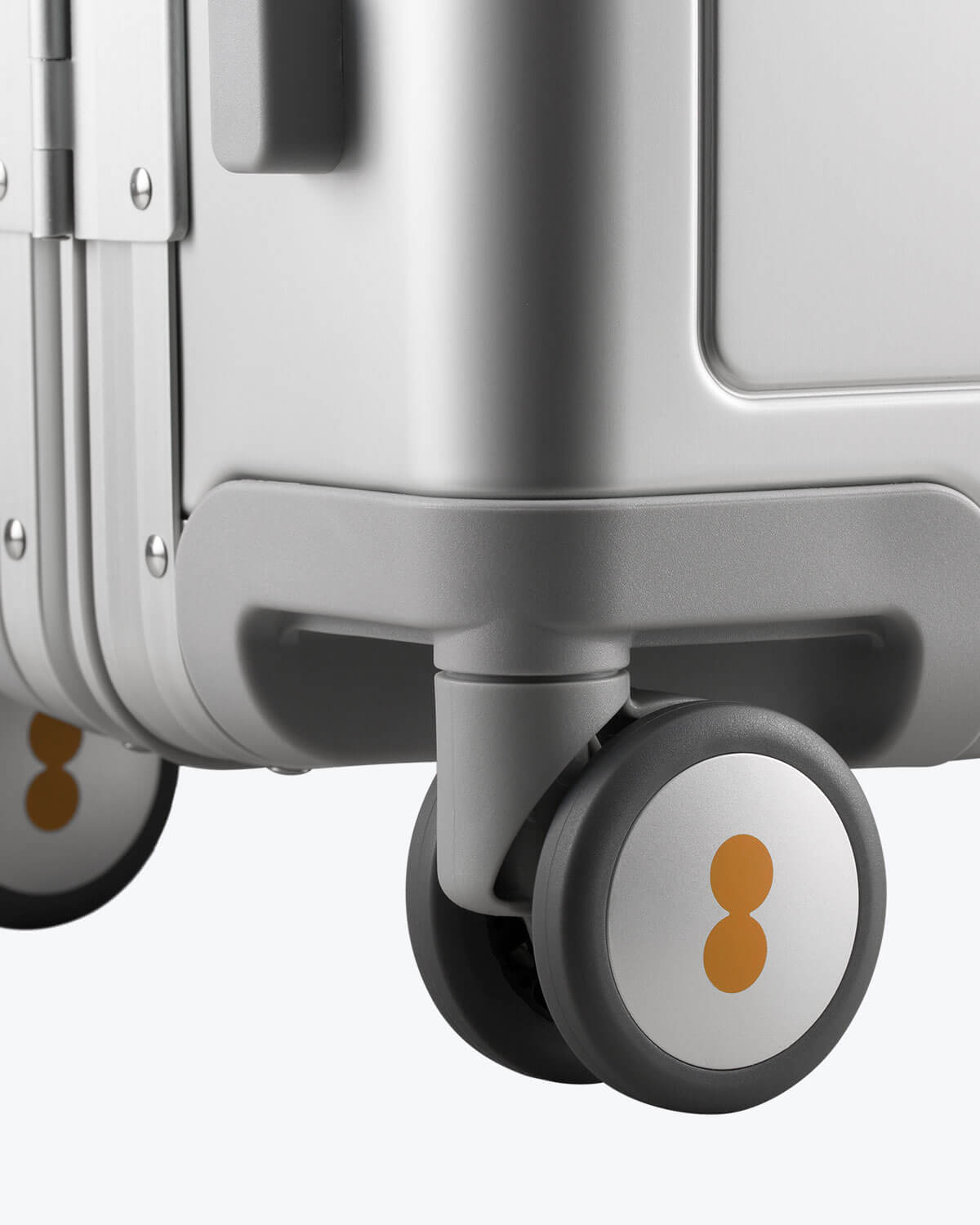 aluminum luggage with spinner wheels